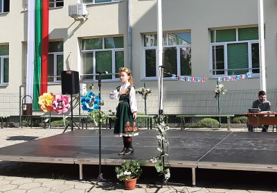 В ОУ „Кирил Христов“ четвъртокласниците завършиха с впечатляващо тържество на открита сцена 10