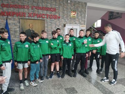 ФУТБОЛНИЯТ ОТБОР НА ОУ,,КИРИЛ ХРИСТОВ'' СПЕЧЕЛИ 3-ТО МЯСТО В ОБЩИНСКИЯ ФУТБОЛЕН ТУРНИР! 4