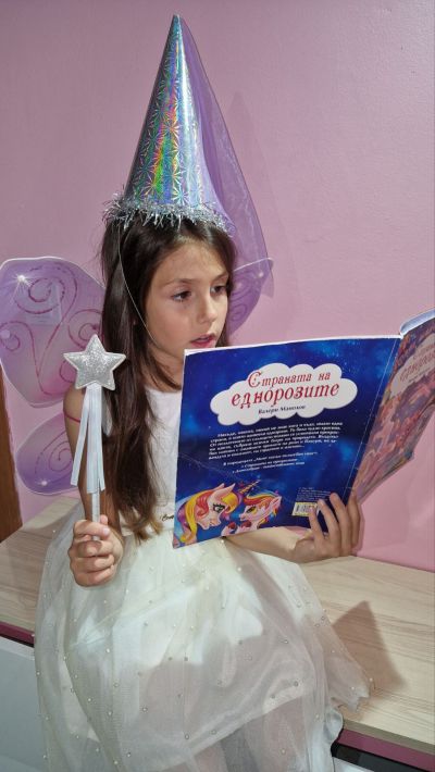 Участие на учениците от 1.В клас  с класен ръководител г-жа Анна Христова в Националната  кампания  "Маратон на четенето" 4