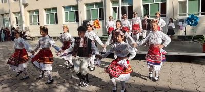 В ОУ „Кирил Христов“ откриха тържествено учебната 2025/2026 година 8