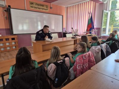Петокласниците беседваха за БДП с гост от сектор „Пътна полиция“ 1