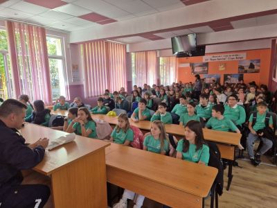 Петокласниците беседваха за БДП с гост от сектор „Пътна полиция“ 3