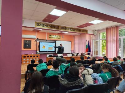 Среща на петокласниците  с главен инспектор Злати Желев Дрянов -  началник сектор ПКД в РДПБЗН 1