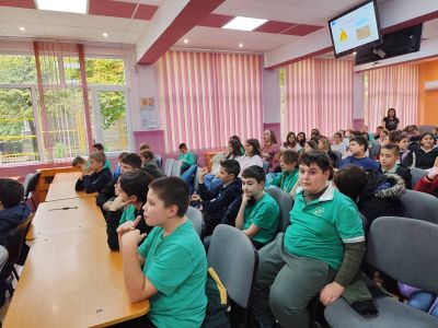 Среща на петокласниците  с главен инспектор Злати Желев Дрянов -  началник сектор ПКД в РДПБЗН 3