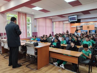 Среща на петокласниците  с главен инспектор Злати Желев Дрянов -  началник сектор ПКД в РДПБЗН 4