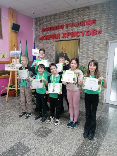 „Математика без граници” 4 златни, 9 сребърни и 16 бронзови медала. 2