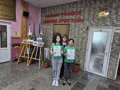 Петокласнички от ОУ „Кирил Христов“ спечелиха две поощрителни награди от Националния конкурс за рецитация на Яворова поезия „Подир сенките на облаците“ 10