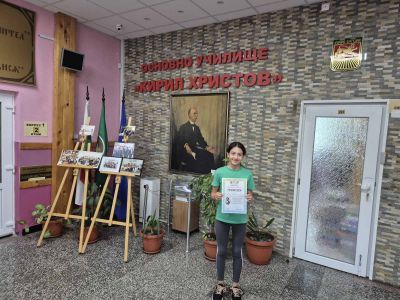 Петокласнички от ОУ „Кирил Христов“ спечелиха две поощрителни награди от Националния конкурс за рецитация на Яворова поезия „Подир сенките на облаците“ 8