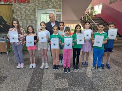 Наградени с грамоти в конкурса " Гората е живот", организиран от Регионалната Дирекция по горите 3